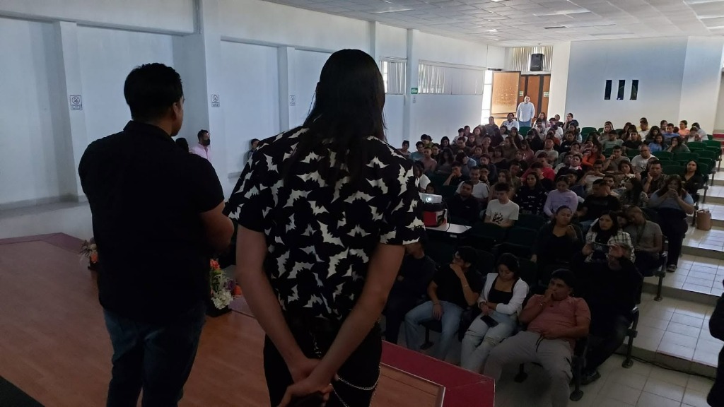 Encuentro multitudinario con estudiantes en gira de difusión · La Reta Film Festival